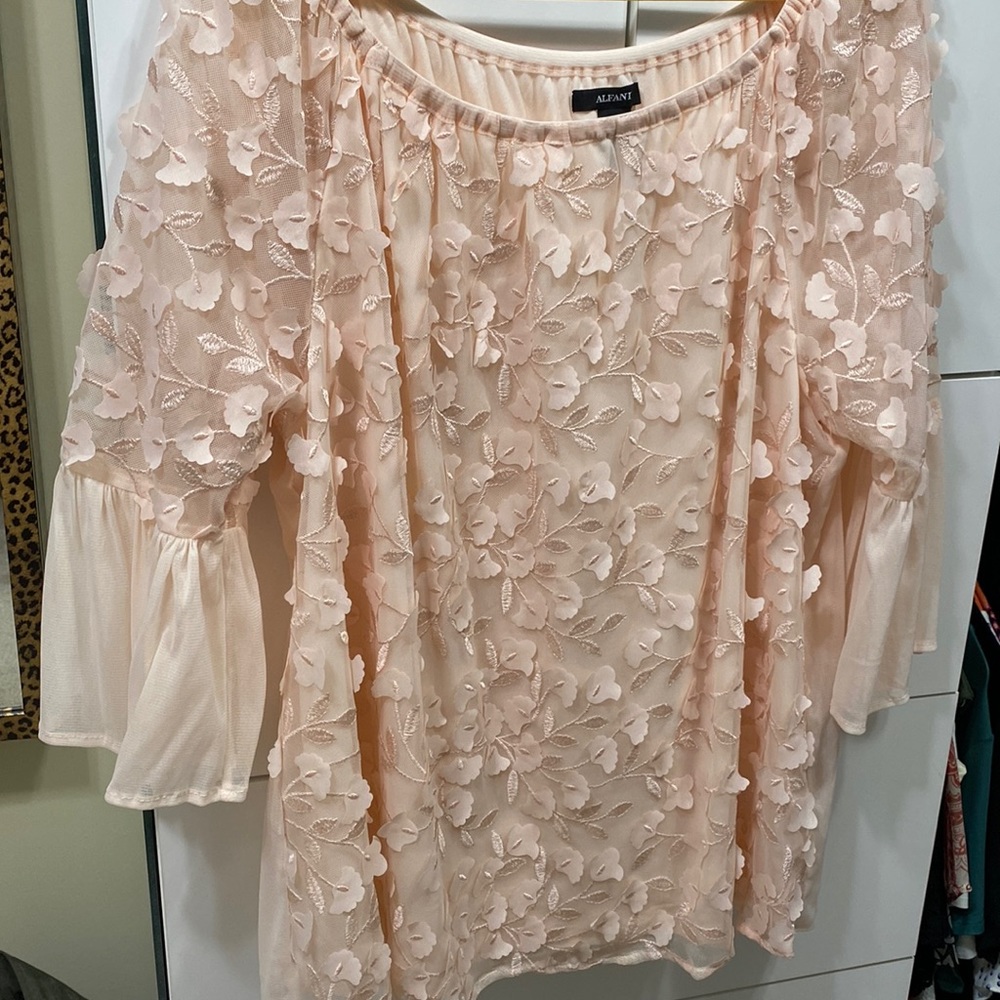 Peachy-pink gorgeous feminine blouse!
